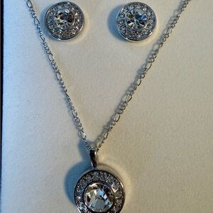 Elegant Silver Jewelry Set with Crystal Accents